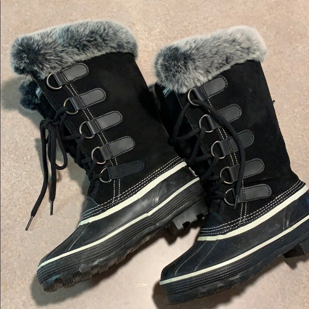 Black Thinsulate boots